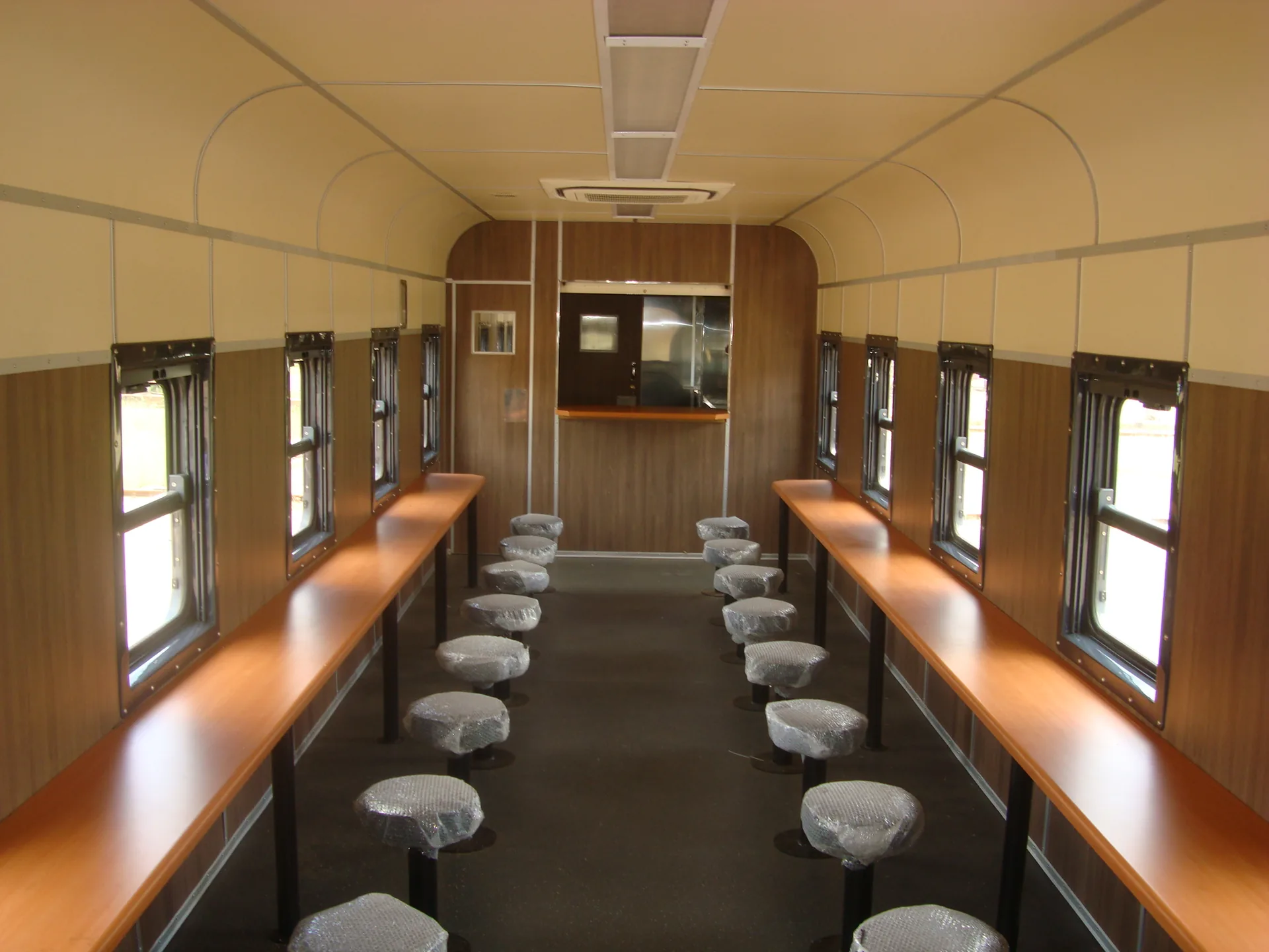 Dining car bar counter