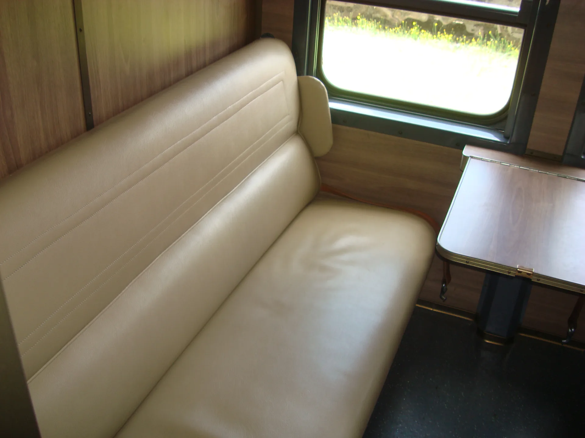 Sleeper seat cream 1