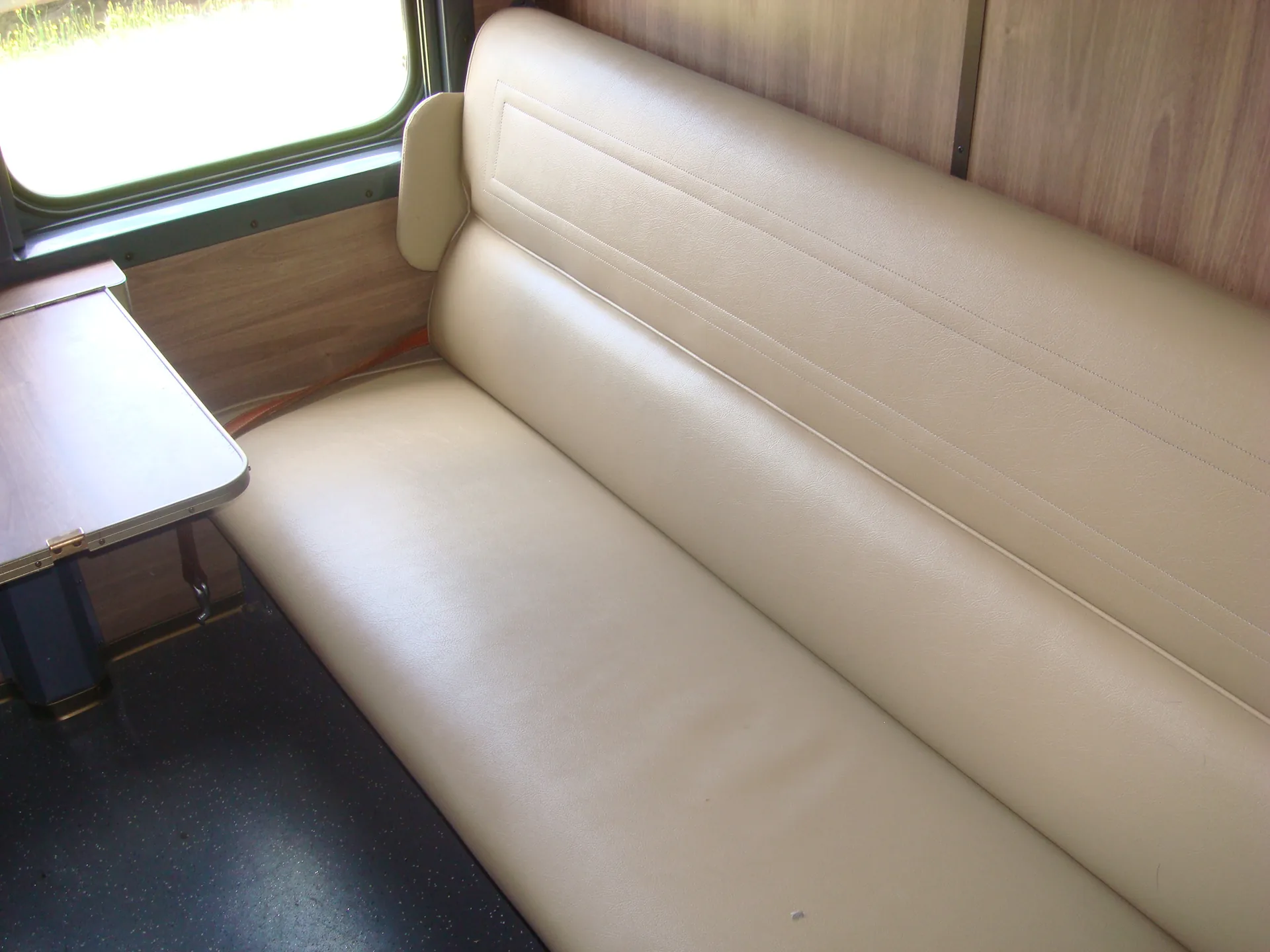 Sleeper seat cream 2