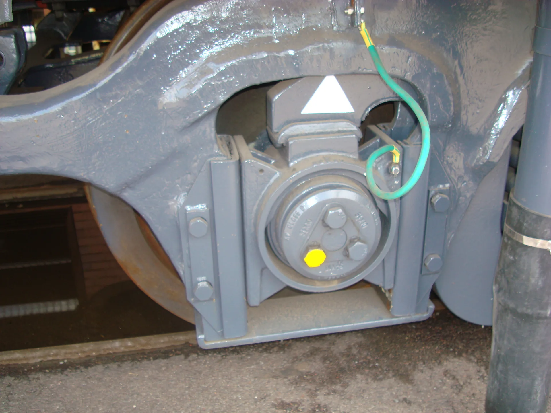 Axle bearing assembly