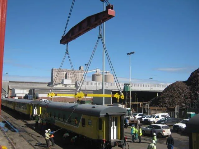 Coach rigged lifting beam